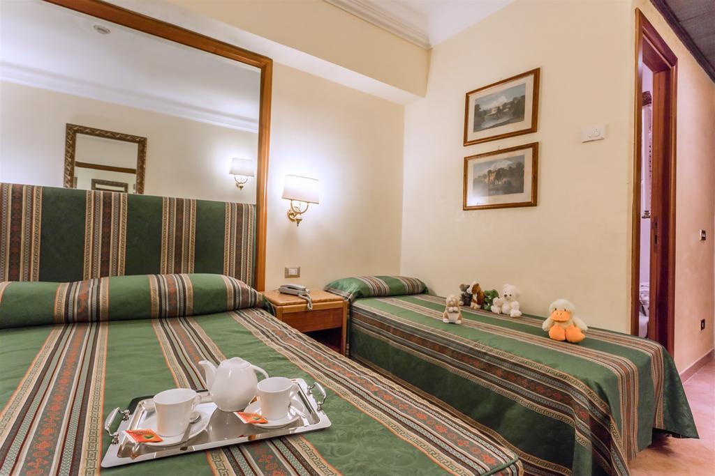 Raeli Hotel Lux Rom Eksteriør billede