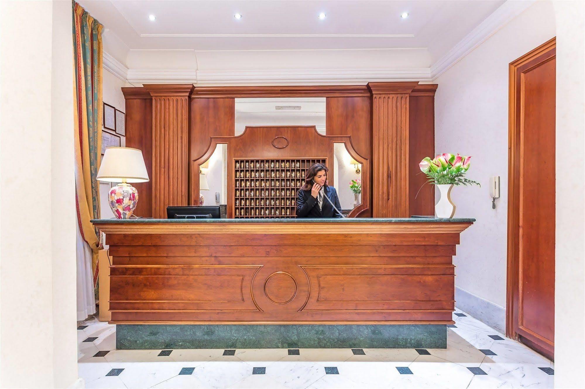 Raeli Hotel Lux Rom Eksteriør billede